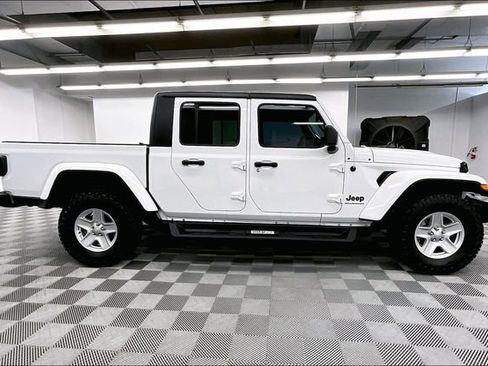 Used 2023 Jeep Gladiator Sport AWD/4WD image 16