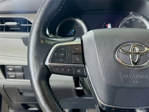 Used 2021 Toyota Highlander XLE image 23