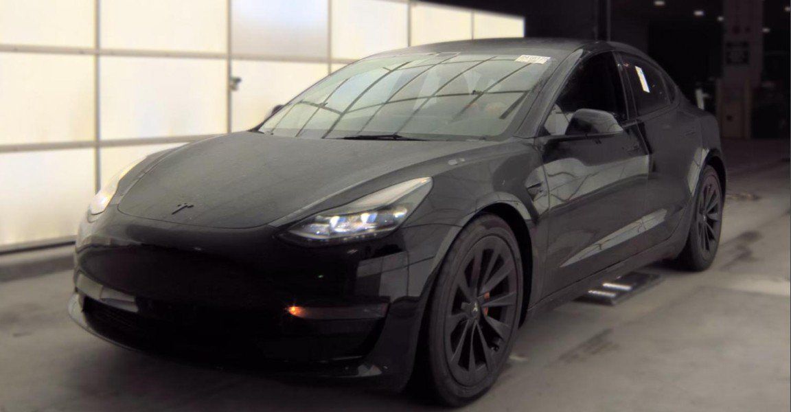 Used 2023 Tesla Model 3 Standard Range RWD image 1