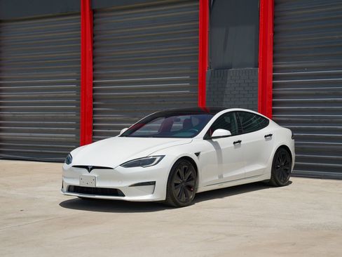 Used 2023 Tesla Model S AWD/4WD image 1