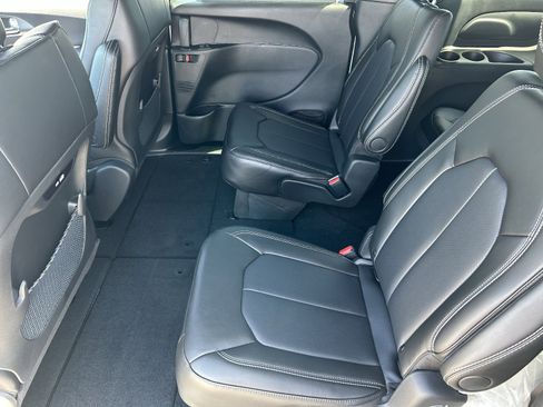 New 2026 Chrysler Pacifica Select w/ S Appearance Package FWD image 15