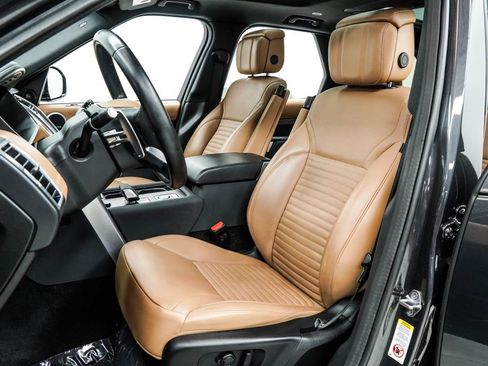 Used 2023 Land Rover Discovery Metropolitan Edition image 15