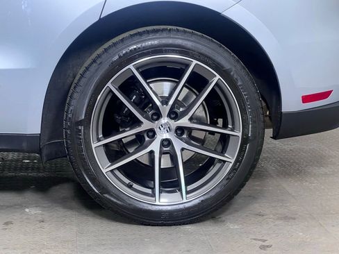 Certified 2024 Porsche Macan image 12