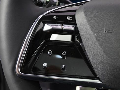 New 2026 Cadillac Optiq Luxury 2 image 32