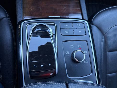 Used 2017 Mercedes-Benz GLS 550 4MATIC w/ Driver Assistance Package image 33