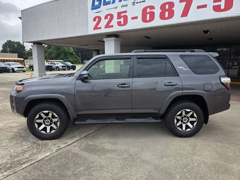 Used 2019 Toyota 4Runner TRD Off-Road Premium AWD/4WD image 2