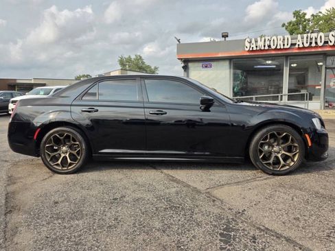 Used 2018 Chrysler 300 S w/ 300S Alloy Package RWD image 3