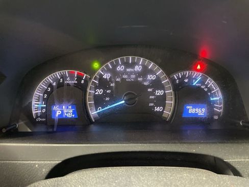 Used 2014 Toyota Camry SE image 5