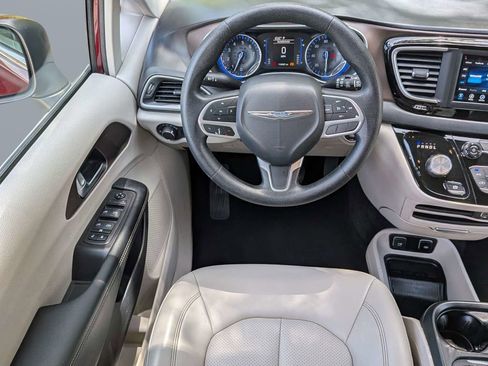 Used 2021 Chrysler Voyager Lxi FWD image 16