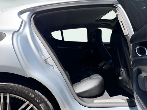 Used 2016 Porsche Panamera S RWD image 28