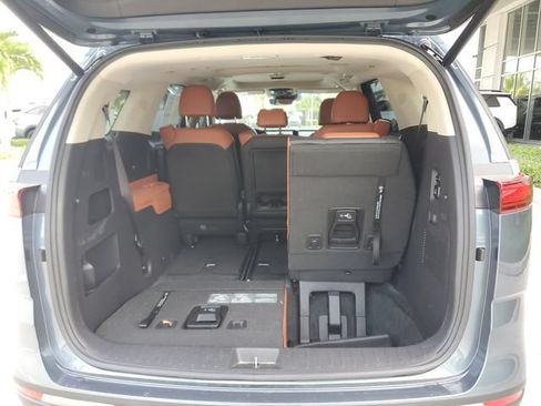 Certified 2024 Kia Carnival SX Prestige FWD image 6
