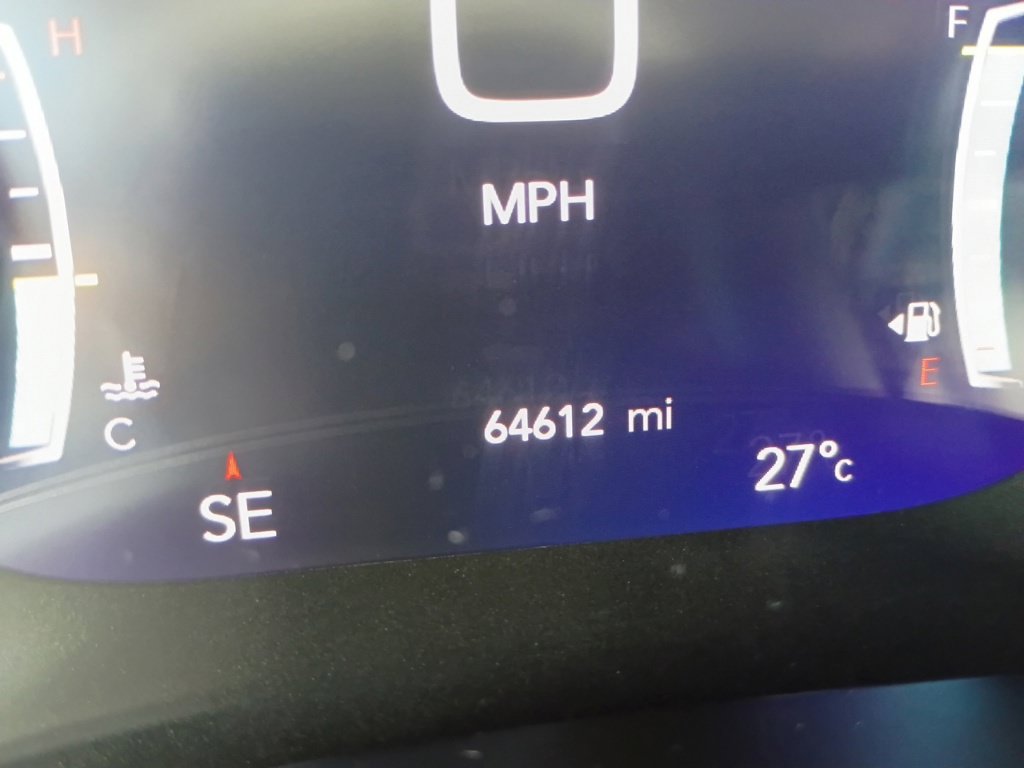 Used 2024 Chrysler Pacifica Touring-L FWD image 11