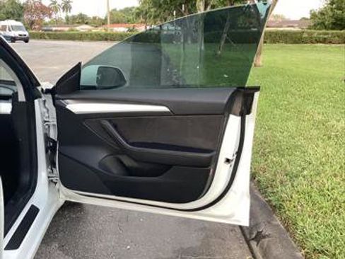 Used 2021 Tesla Model 3 Performance image 19