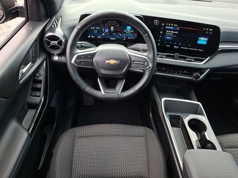 Used 2025 Chevrolet Equinox LT AWD/4WD image 11