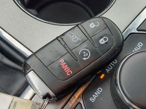 Used 2020 Jeep Grand Cherokee Limited image 32