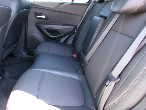 Used 2017 Chevrolet Trax LT w/ LT Convenience Package FWD image 9