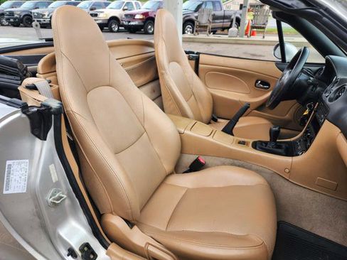 Used 2001 MAZDA MX-5 Miata RWD image 13