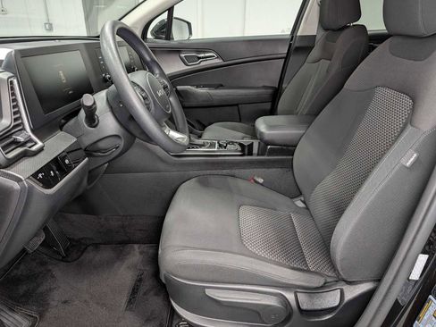 Certified 2023 Kia Sportage LX image 4