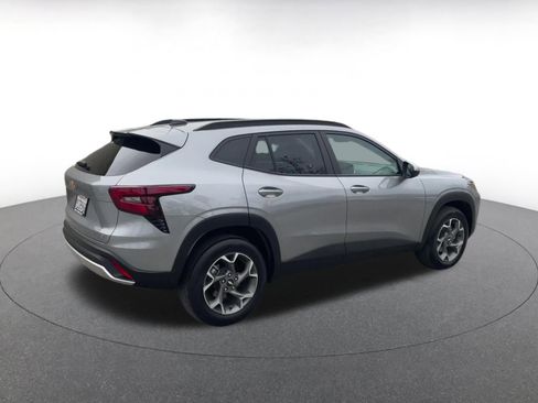 Used 2025 Chevrolet Trax LT image 15