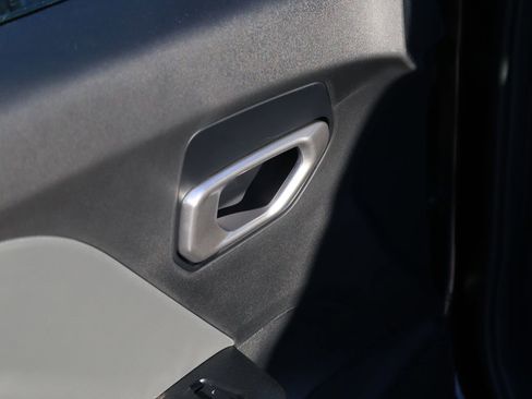 New 2025 Kia K4 LXS image 17