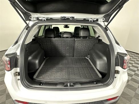 Certified 2022 Jeep Compass Limited image 8