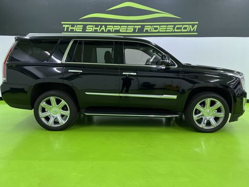 Used 2017 Cadillac Escalade Luxury AWD/4WD image 11