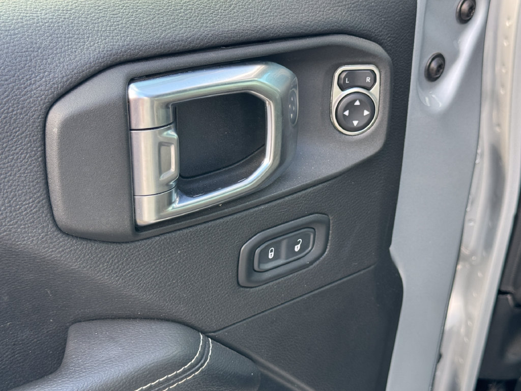 Used 2023 Jeep Wrangler Unlimited Sahara w/ Cold Weather Group AWD/4WD image 12