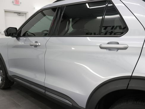 Used 2021 Ford Explorer XLT w/ Equipment Group 202A AWD/4WD image 31