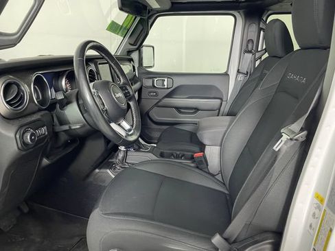 Used 2018 Jeep Wrangler Unlimited Sahara AWD/4WD image 2