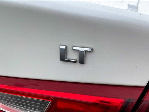 Used 2016 Chevrolet Malibu LT image 9