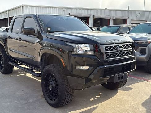 Used 2024 Nissan Frontier SV w/ SV Convenience Package image 2