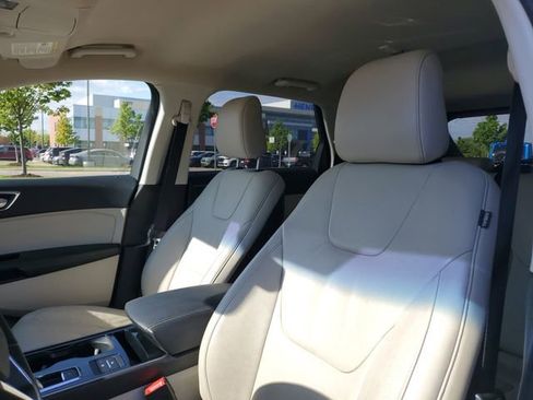 Used 2020 Ford Edge Titanium AWD/4WD image 10