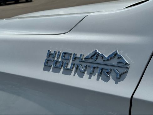 Used 2024 Chevrolet Tahoe High Country AWD/4WD image 6