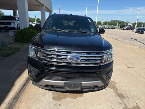 Used 2018 Ford Expedition XLT AWD/4WD image 3