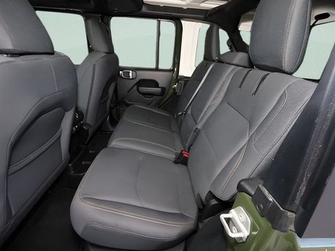 Used 2024 Jeep Wrangler Unlimited w/ Convenience Group AWD/4WD image 15
