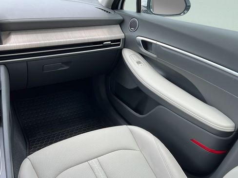 Used 2025 Hyundai Sonata Limited FWD image 13
