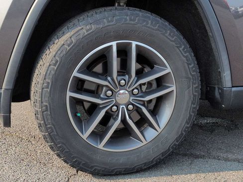 Used 2017 Jeep Grand Cherokee Limited w/ Luxury Group II AWD/4WD image 14