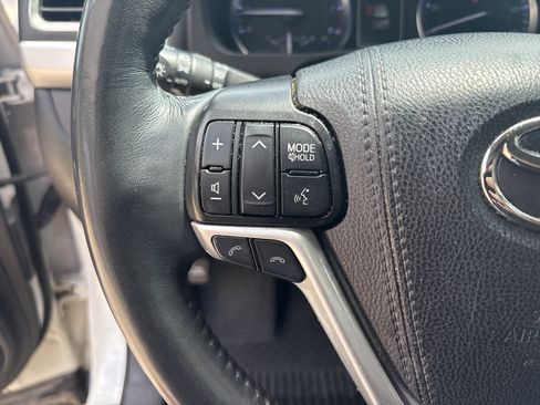 Used 2019 Toyota Highlander Limited Platinum AWD/4WD image 19