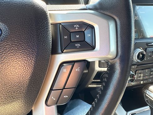 Used 2018 Ford F150 Lariat w/ Equipment Group 502A Luxury AWD/4WD image 19