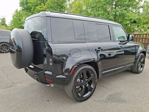New 2026 Land Rover Defender 110 X-Dynamic SE AWD/4WD image 4