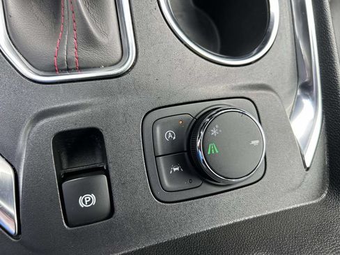 Used 2022 Chevrolet Traverse RS FWD image 15