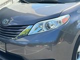 Used 2015 Toyota Sienna LE image 3