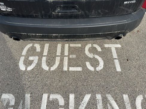 Used 2022 Ford Escape SE w/ SE Sport Appearance Package image 8