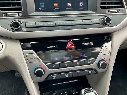 Used 2018 Hyundai Elantra Value Edition FWD image 35