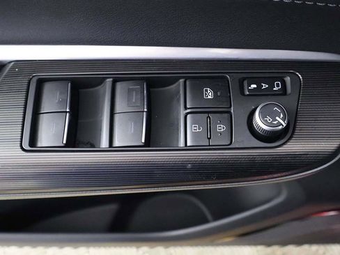 Used 2023 Toyota Venza Nightshade image 34