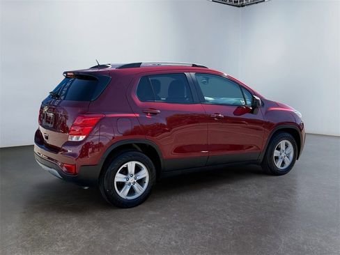 Used 2022 Chevrolet Trax LT w/ LT Convenience Package image 3