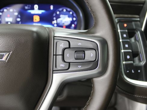 Used 2024 Chevrolet Suburban Z71 w/ Luxury Package image 12