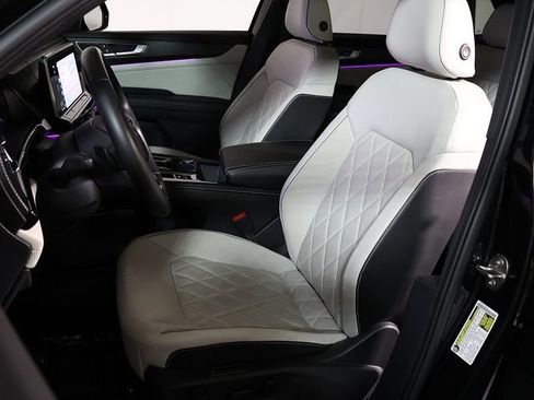 Used 2024 Volkswagen Atlas Cross Sport SEL Premium R-Line AWD/4WD image 4
