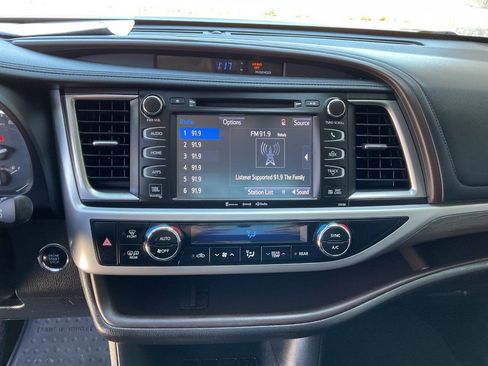 Used 2018 Toyota Highlander Limited image 27