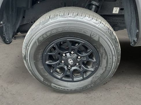 Used 2020 Toyota Tacoma SR5 AWD/4WD image 9